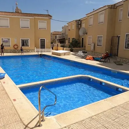 Close To Beaches & Golf Courses - With Pool & Bbq Apartment