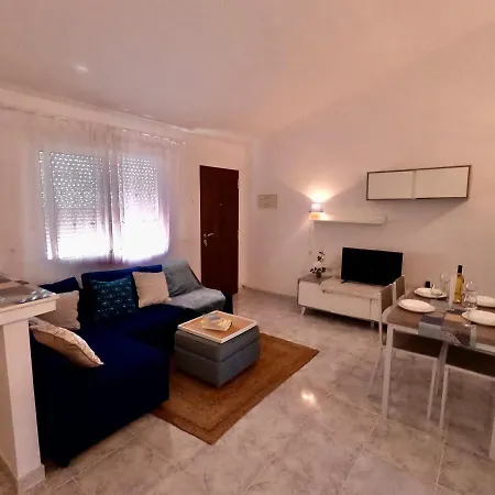Close To Beaches & Golf Courses - With Pool & Bbq Apartment Alicante