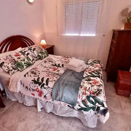 Apartment Close To Beaches & Golf Courses - With Pool & Bbq